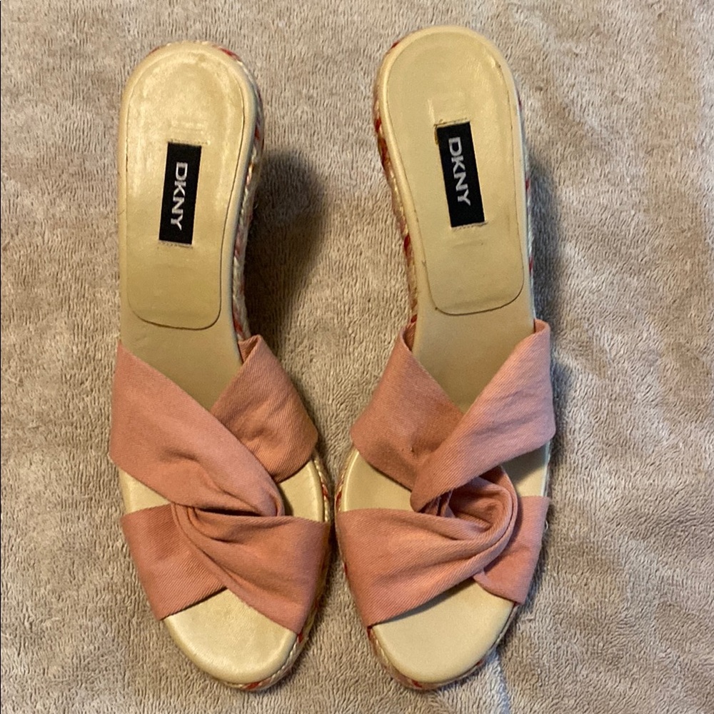 DKNY Women's Sandals in Blush Pink